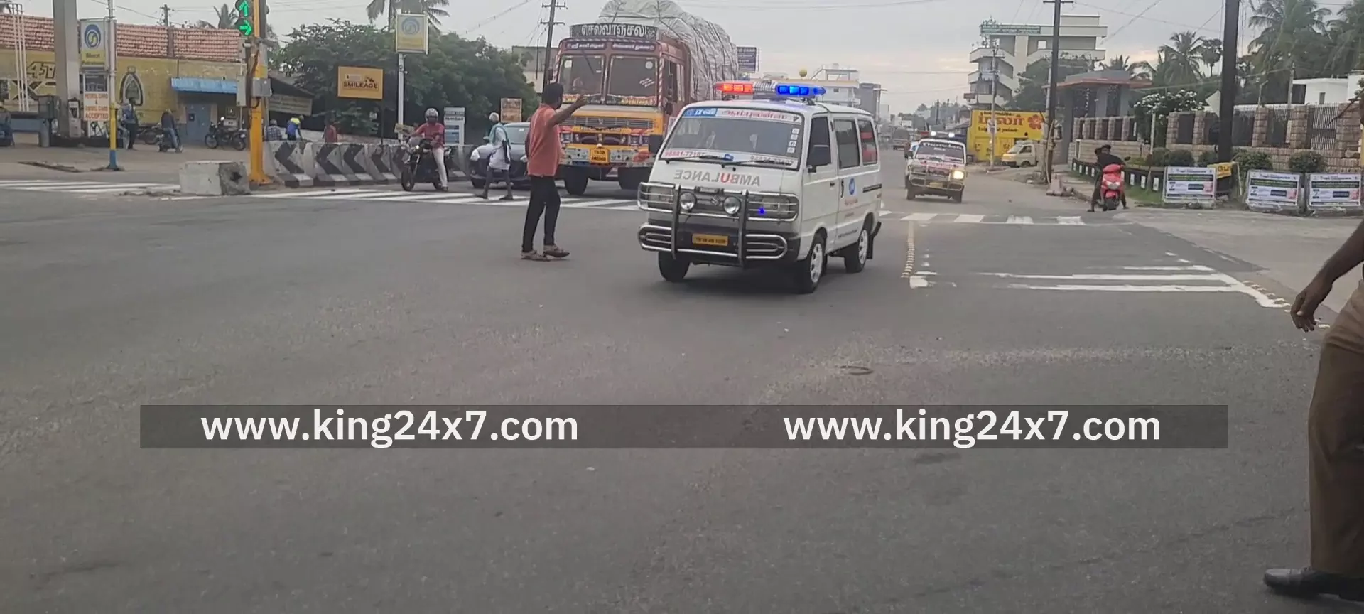 குழந்தையின் உயிரைக் காப்பாற்ற அதிவேகத்தில் காங்கேயத்தை கடந்த ஆம்புலன்ஸ்