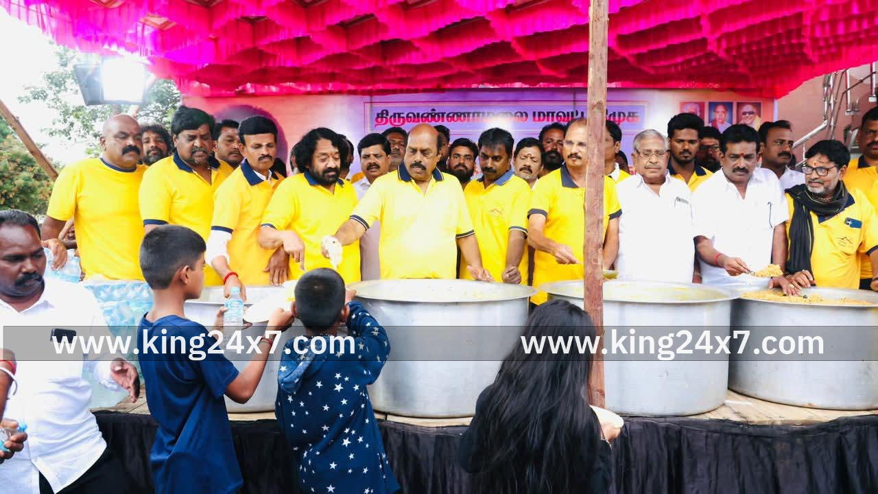 அறுசுவை உணவு வழங்கிய பொதுப்பணித்துறை அமைச்சர்.