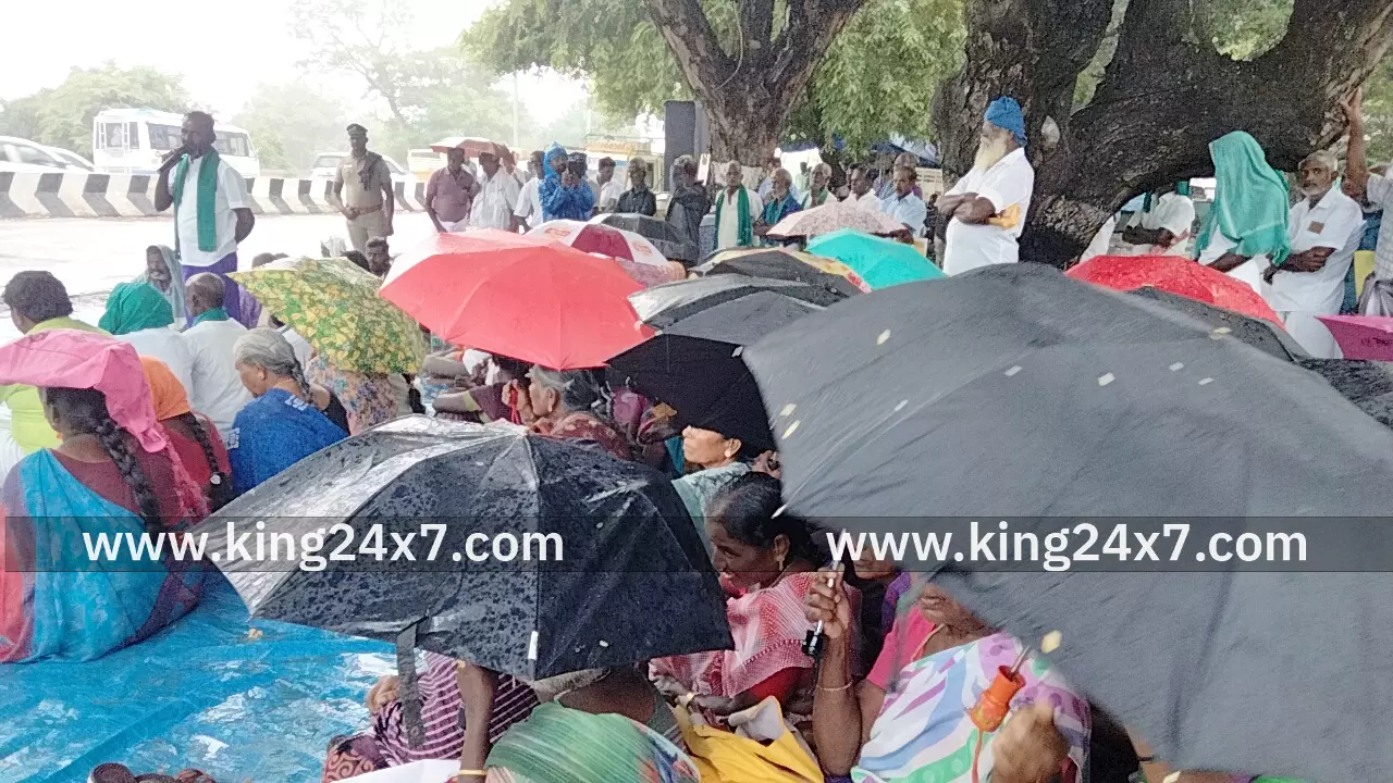 ராமநாதபுரம் கொட்டும் மலையிலும் விவசாயிகள் உண்ணாவிரத போராட்டம் நடைபெற்றது