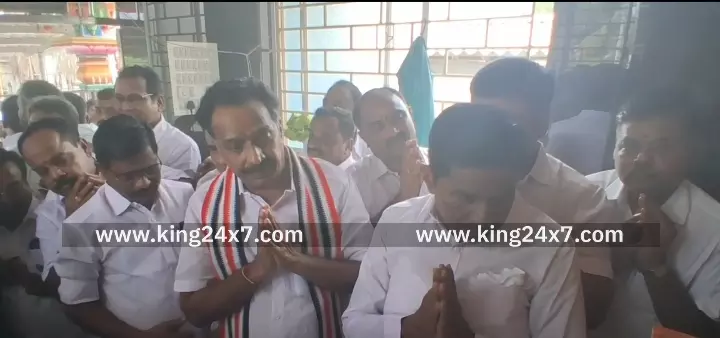 கரூர் -அதிமுக ஆட்சியின் சாதனைகளை விளக்க வந்த முன்னாள் அமைச்சருக்கு உற்சாக வரவேற்பு.