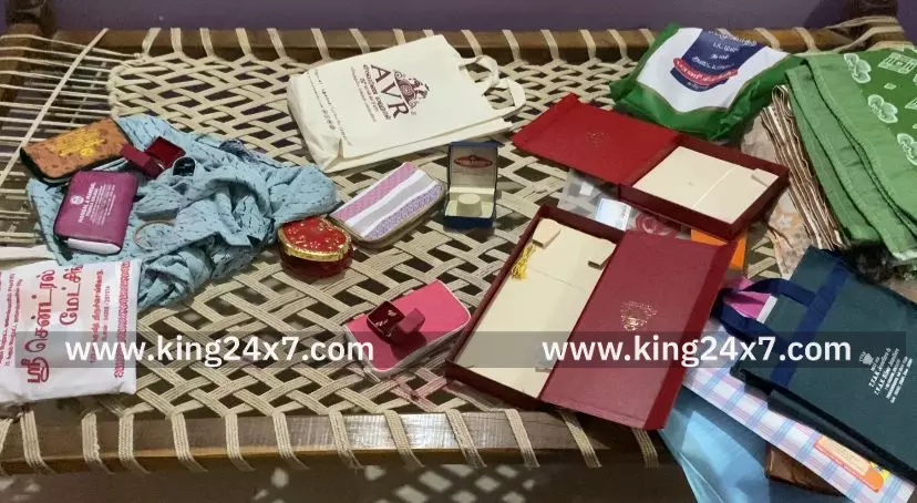 பட்டப் பகலில் வீடு புகுந்து நகை கொள்ளை பட்டப் பகலில் வீடு புகுந்து நகை கொள்ளை