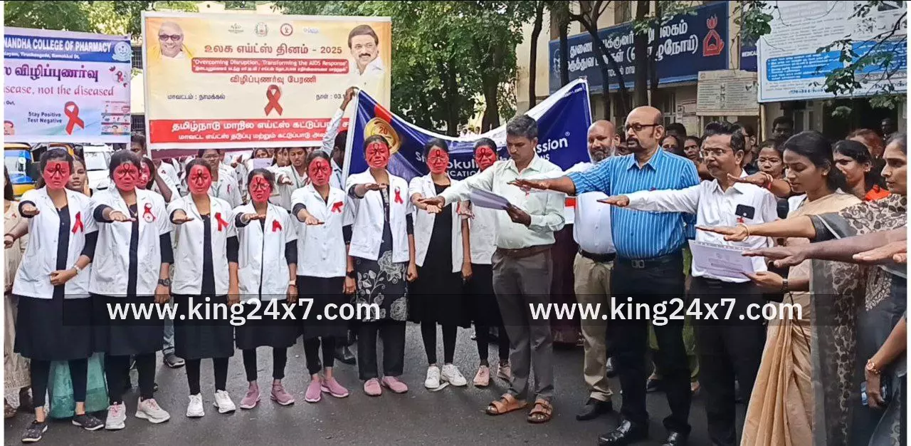 மாவட்ட ஆட்சியர் உலக எய்ட்ஸ் தினத்தையொட்டி விழிப்புணர்வு பேரணியினை கொடியசைத்து தொடங்கி வைத்தார். மாவட்ட ஆட்சியர் உலக எய்ட்ஸ் தினத்தையொட்டி விழிப்புணர்வு பேரணியினை கொடியசைத்து தொடங்கி வைத்தார்.