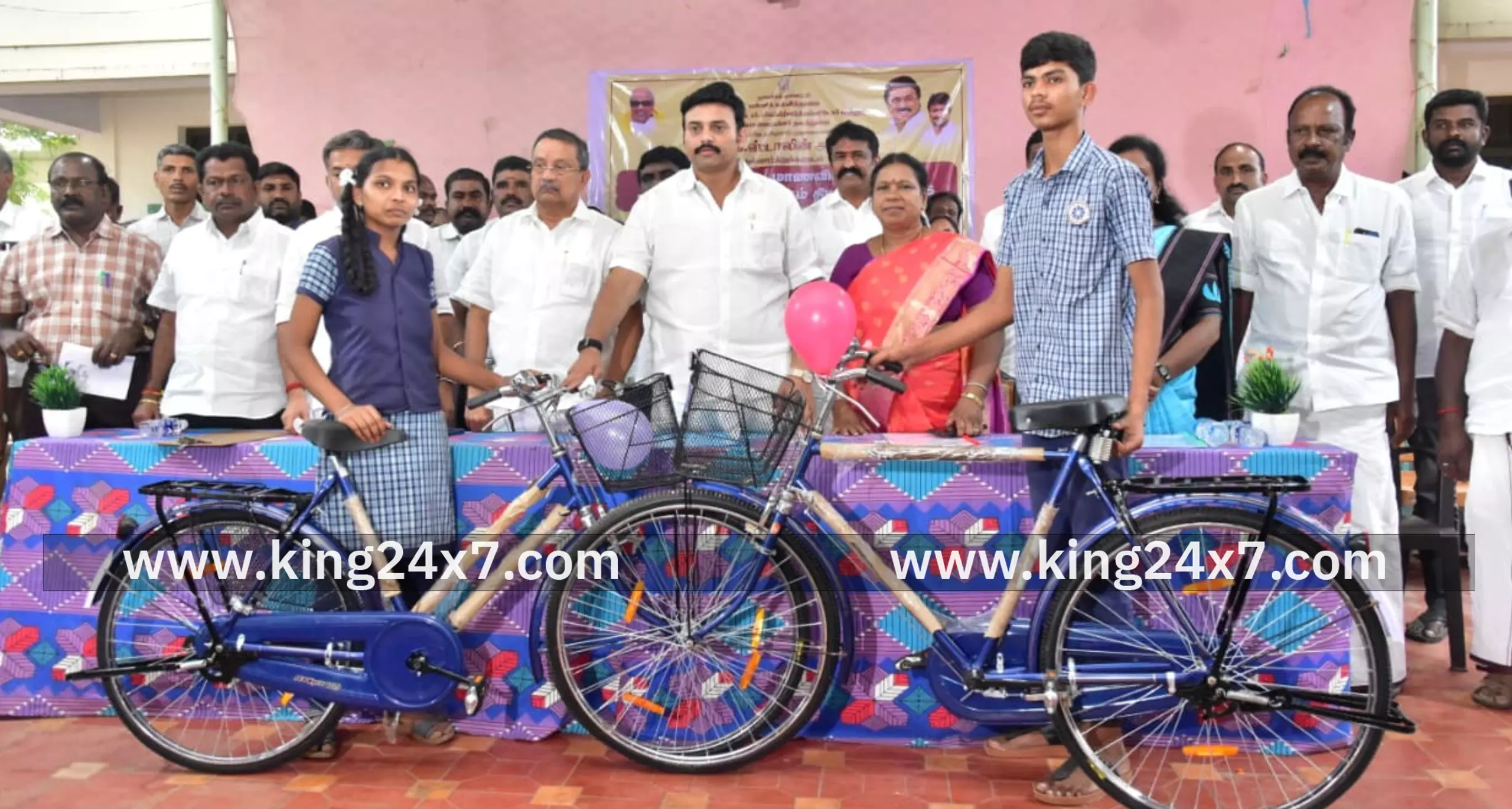 பட்டியல் இன மக்கள் மாற்றுத் திறனாளிகளுக்கு பல்வேறு நலத்திட்டங்களை வழங்கி வரும் ஸ்டாலின்அரசு திருச்செங்கோட்டில் விலையில்லா மிதிவண்டிகள்வழங்கியபின் அமைச்சர் மதிவேந்தன் பேட்டி