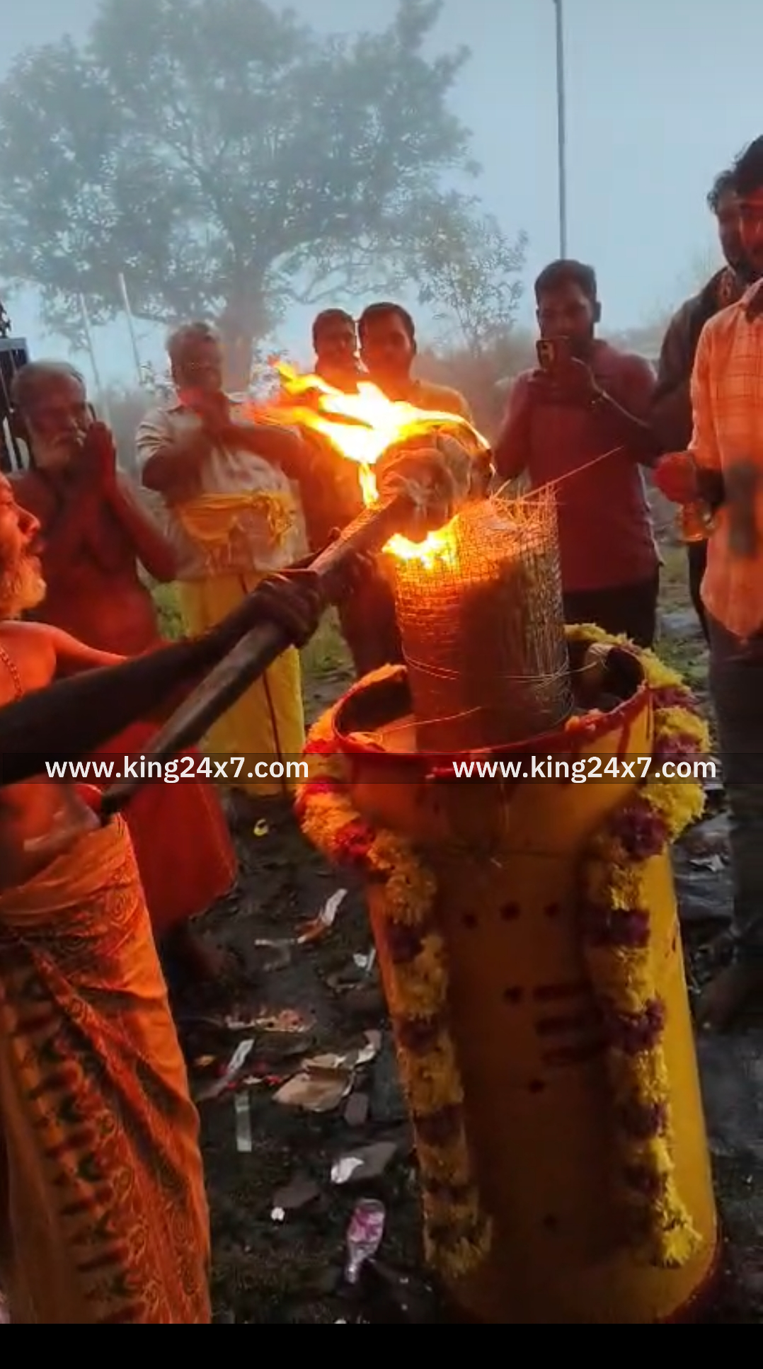 சிறுமலையில் கார்த்திகை தீபம் ஏற்றுதல்