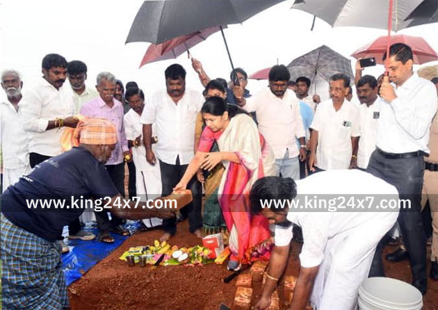 முப்பிலிவெட்டி கிராமத்தில் மினி ஜவுளிப் பூங்கா : கனிமொழி எம்பி அடிக்கல் நாட்டினார்