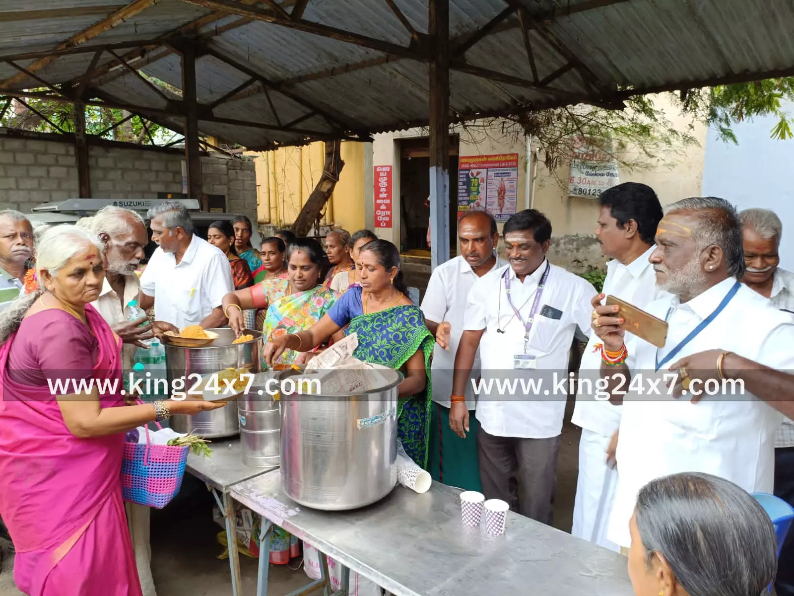 தேசிய மாற்றுத்திறனாளிகள் தினத்தையொட்டி அன்னதானம் வழங்கிய மாற்றுத்திறனாளி