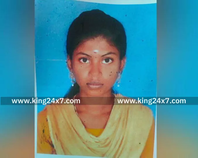 கல்லூரிக்கு சென்று மாயமான இரு மாணவிகளை நாமக்கல் போலீசார் திருச்சியில் மீட்டனர்.