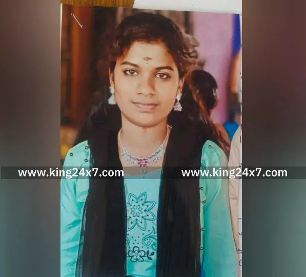 கல்லூரிக்கு சென்று மாயமான இரு மாணவிகளை நாமக்கல் போலீசார் திருச்சியில் மீட்டனர்.