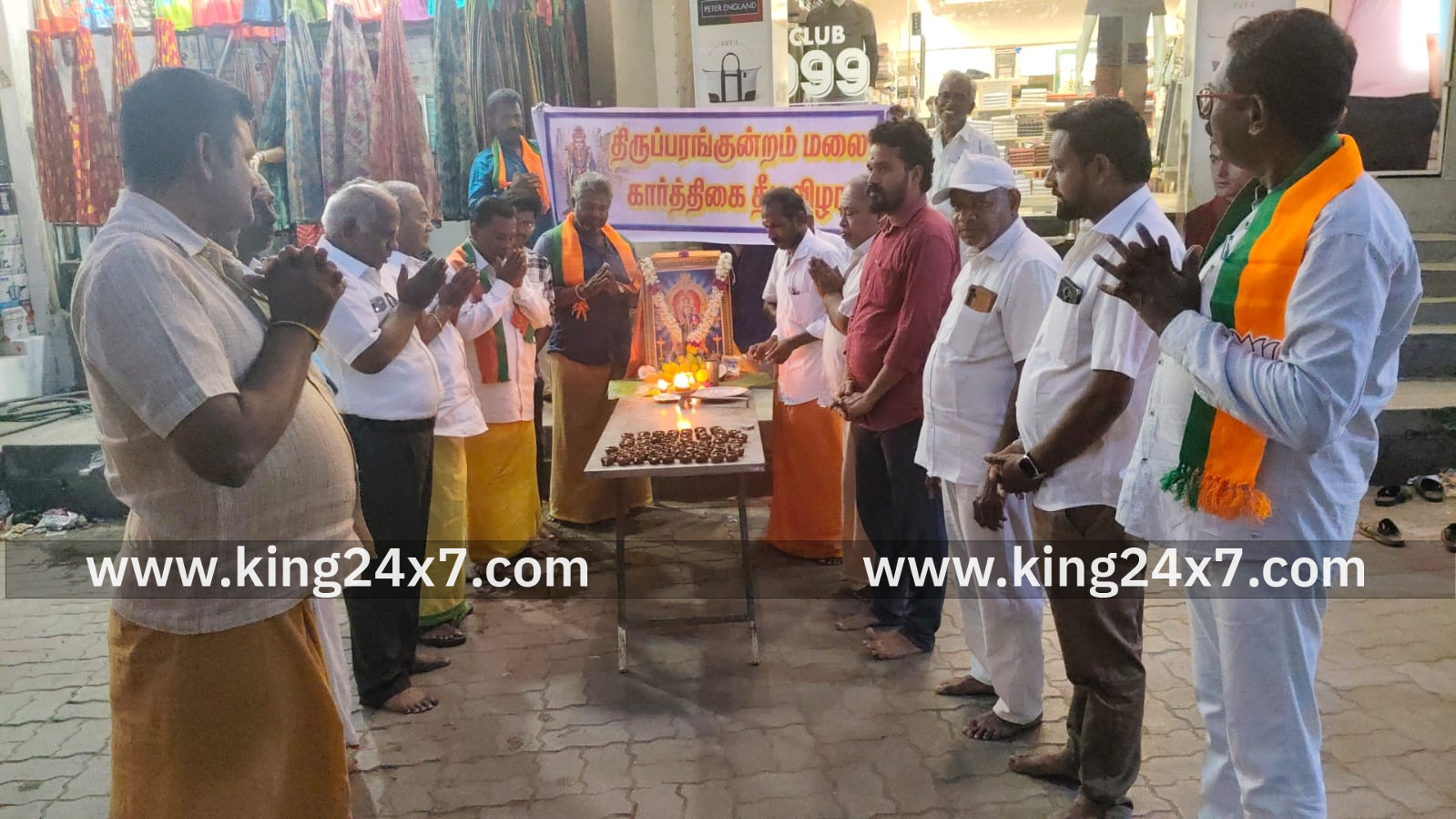 திருப்பரங்குன்றம் தீபம் ஏற்ற அனுமதி கிடைத்ததால்iதீபங்கள் ஏற்றி கொண்டாட்டம்