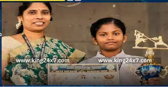 சிலம்பப் போட்டியில் நேரடியாக தகுதி பெற்றார், இதனால் பள்ளி வளாகத்தில் இன்று மாணவிக்கு பாராட்டு விழா நடைபெற்றது,