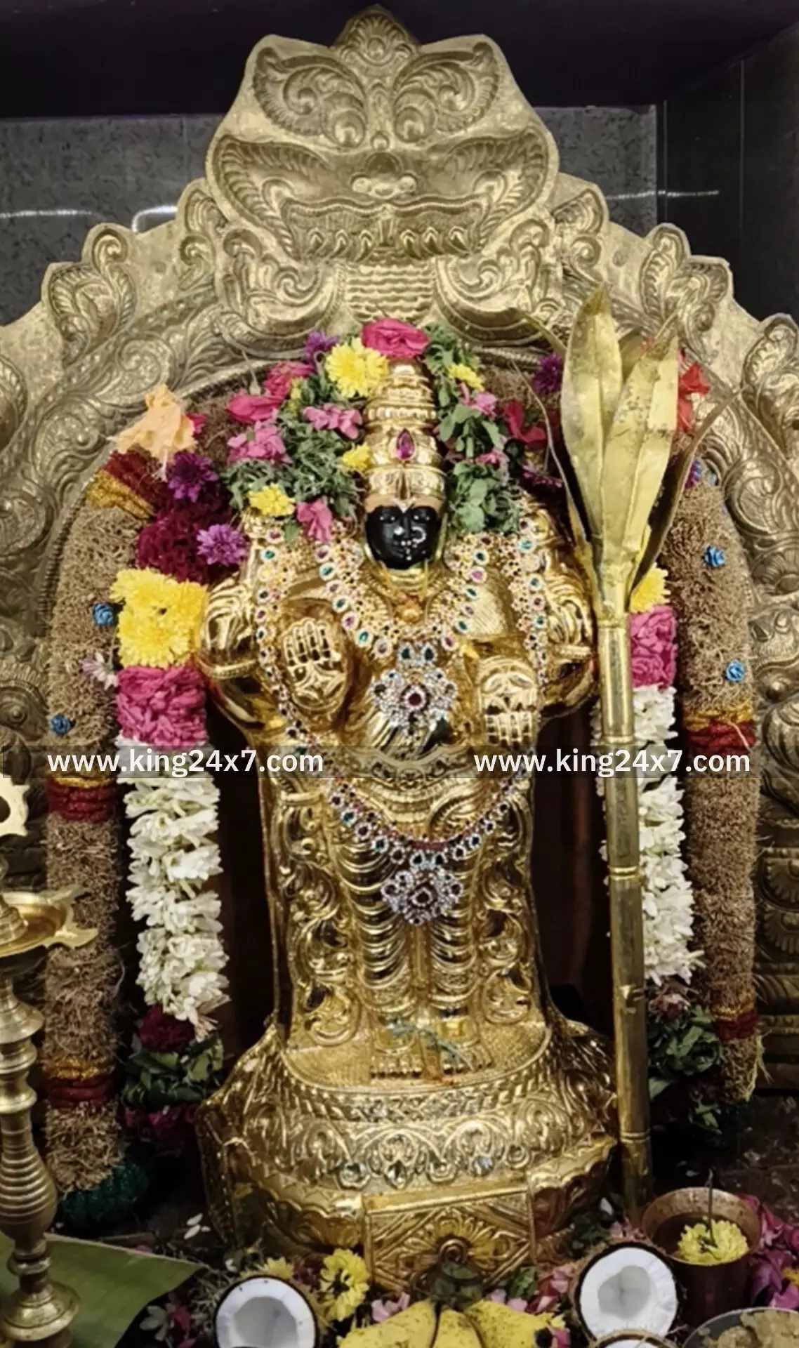 ராசிபுரம் ஸ்ரீ காமாட்சி அம்மனுக்கு பௌர்ணமி தங்க கவசம் சிறப்பு அலங்காரம்..