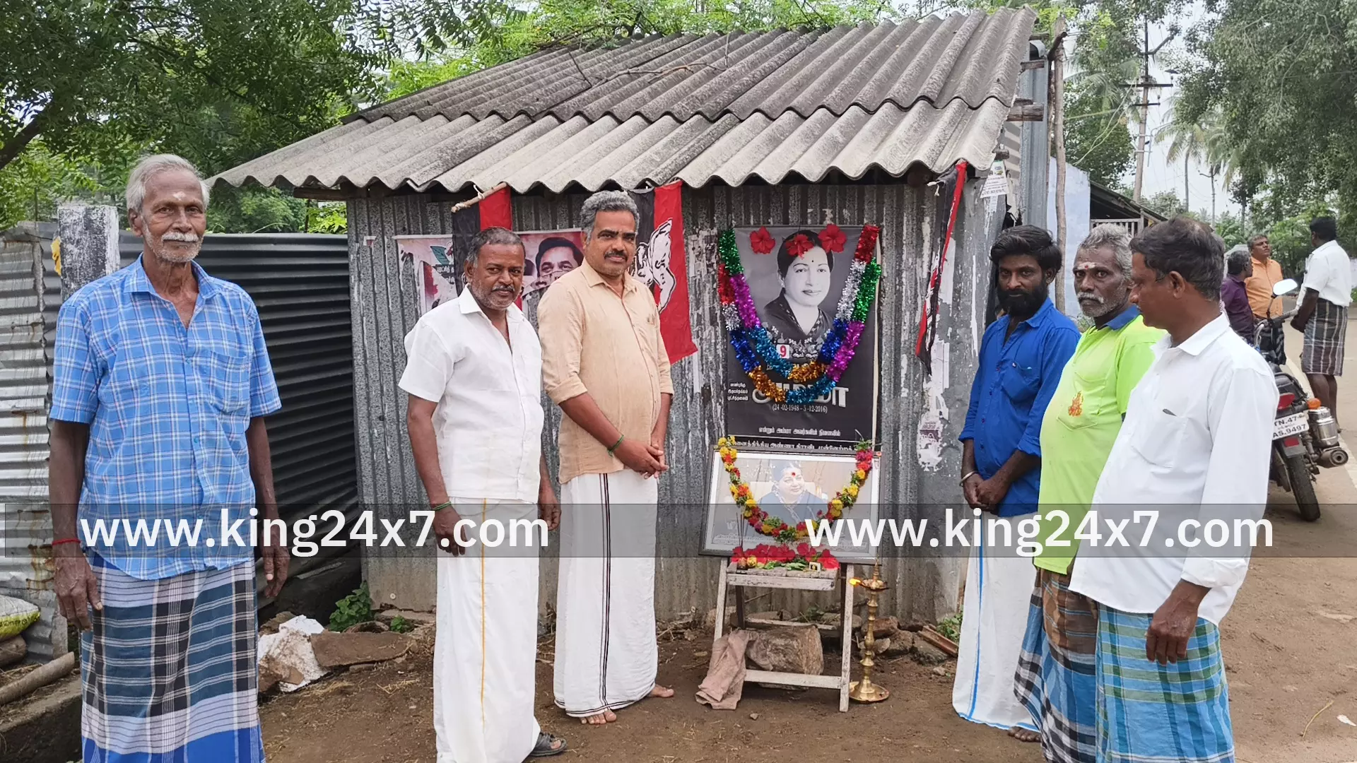 மேட்டுமருதூரில் அஇஅதிமுக 5 ஆவது வார்டு சார்பில் நினைவு நாள் அனுசரிப்பு