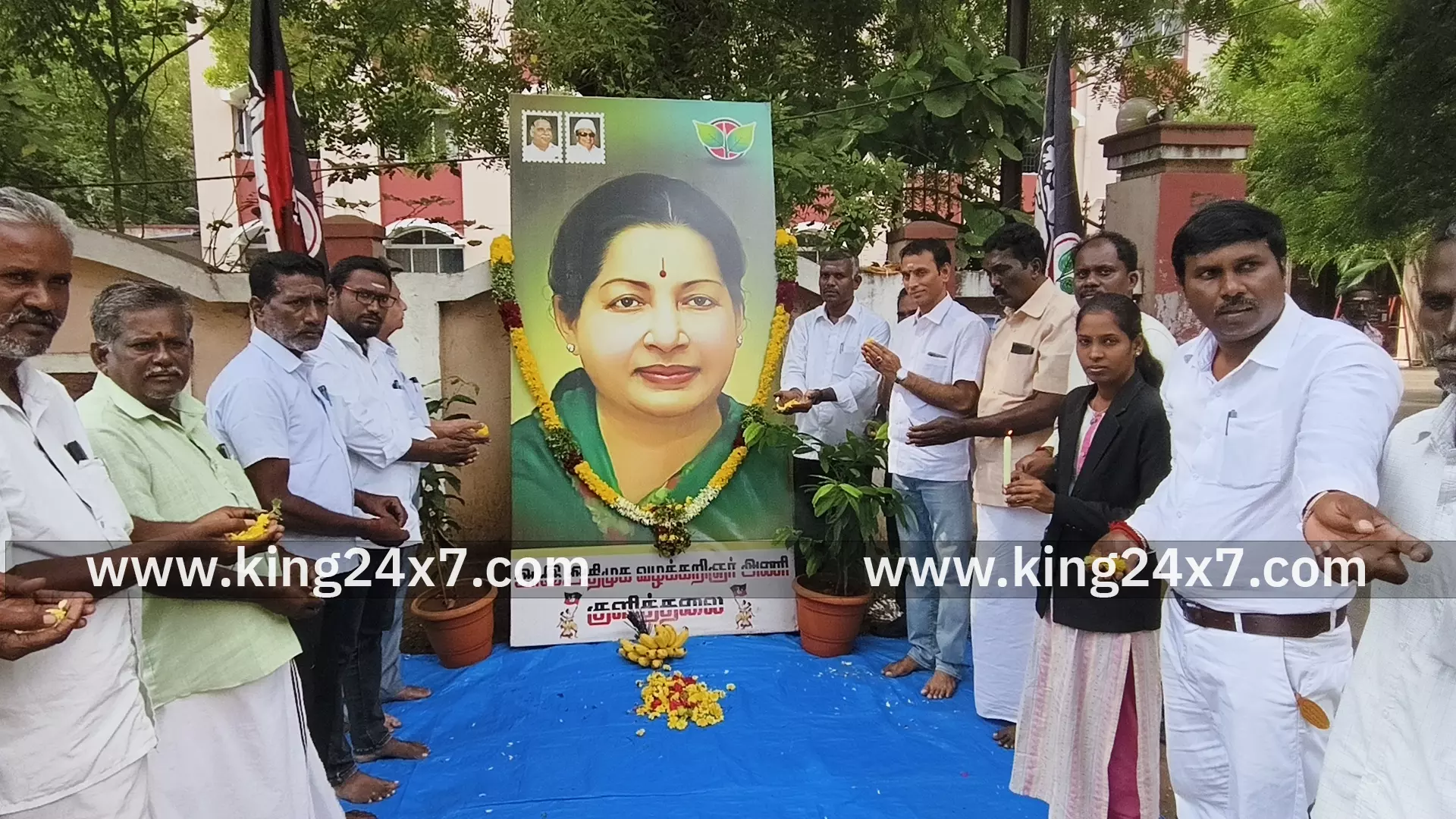 குளித்தலை அஇஅதிமுக வழக்கறிஞர்கள் அணி சார்பில் முன்னாள் முதல்வர் நினைவு தினம் அனுசரிப்பு குளித்தலை அஇஅதிமுக வழக்கறிஞர்கள் அணி சார்பில் முன்னாள் முதல்வர் நினைவு தினம் அனுசரிப்பு