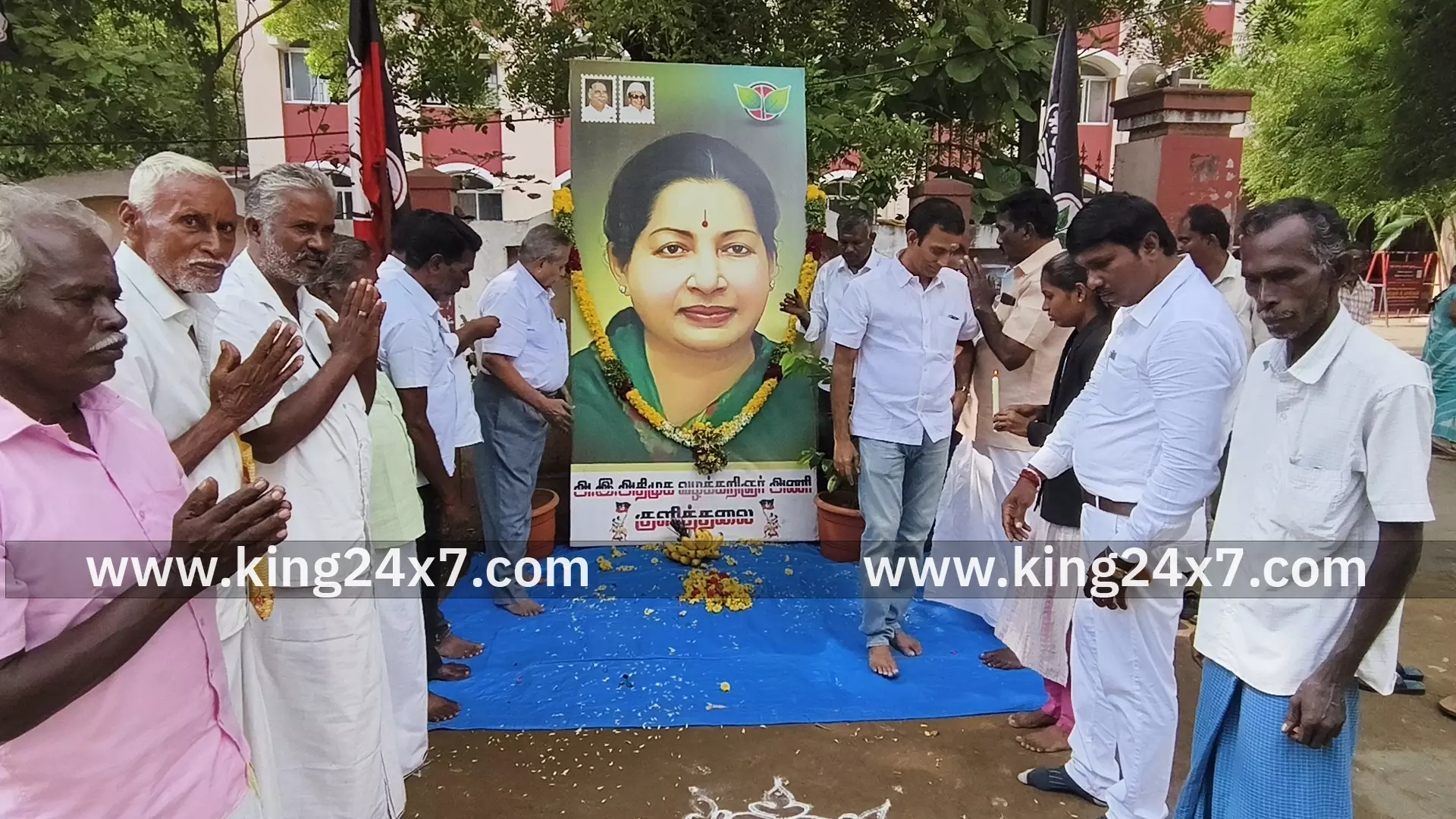 குளித்தலை அஇஅதிமுக வழக்கறிஞர்கள் அணி சார்பில் முன்னாள் முதல்வர் நினைவு தினம் அனுசரிப்பு குளித்தலை அஇஅதிமுக வழக்கறிஞர்கள் அணி சார்பில் முன்னாள் முதல்வர் நினைவு தினம் அனுசரிப்பு