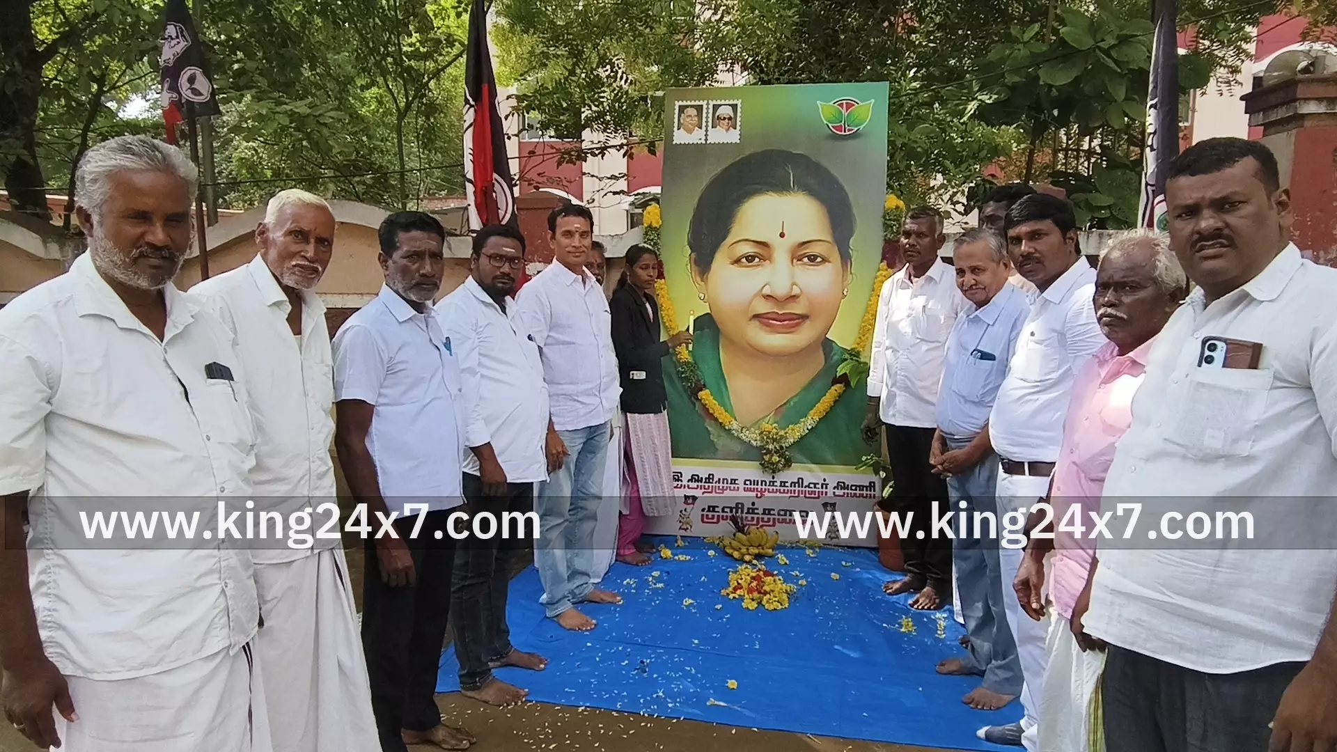 குளித்தலை அஇஅதிமுக வழக்கறிஞர்கள் அணி சார்பில் முன்னாள் முதல்வர் நினைவு தினம் அனுசரிப்பு குளித்தலை அஇஅதிமுக வழக்கறிஞர்கள் அணி சார்பில் முன்னாள் முதல்வர் நினைவு தினம் அனுசரிப்பு