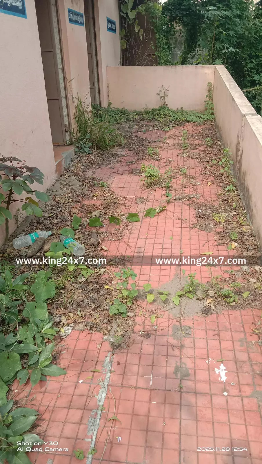 ஆரணி வட்டாட்சியர் அலுவலகத்தில் கழிவறை வசதி இன்றி பெண்கள் முதியவர்கள் அவதி. ஆரணி வட்டாட்சியர் அலுவலகத்தில் கழிவறை வசதி இன்றி பெண்கள் முதியவர்கள் அவதி.