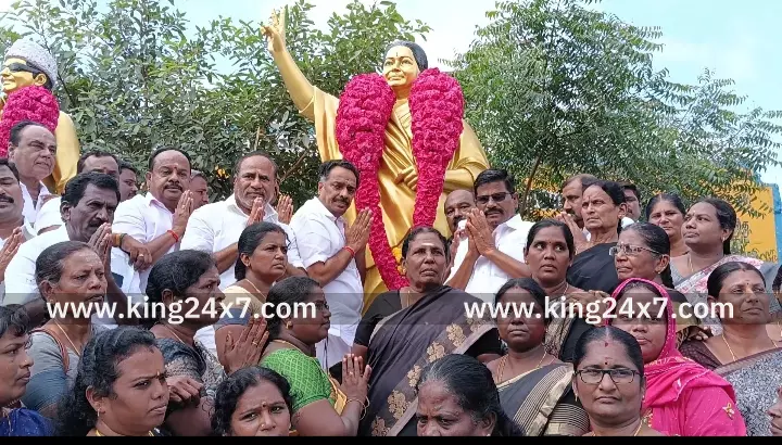 கரூரில் மறைந்த தமிழக முன்னாள் முதலமைச்சர் ஜெயலலிதா அவர்களின் 9வது நினைவு நாளை முன்னிட்டு அதிமுகவினர் புகழஞ்சலி.