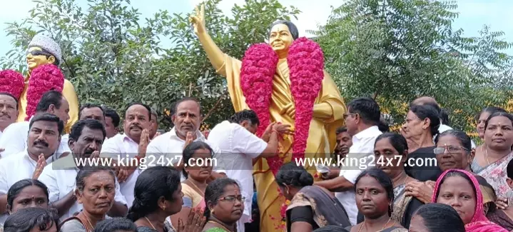 கரூரில் மறைந்த தமிழக முன்னாள் முதலமைச்சர் ஜெயலலிதா அவர்களின் 9வது நினைவு நாளை முன்னிட்டு அதிமுகவினர் புகழஞ்சலி.