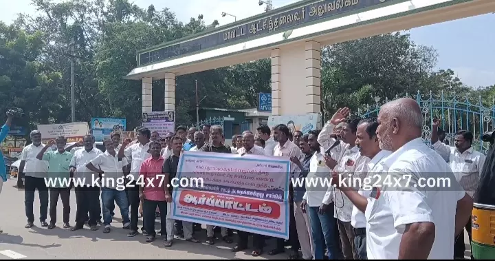 கரூர்-தமிழக அரசின் டாஸ்மாக் காலி மது பாட்டில்களை ஊழியர்கள் திரும்ப பெற வலியுறுத்தும் முடிவை கண்டித்து சிஐடியு சார்பில் கண்டன ஆர்ப்பாட்டம்.