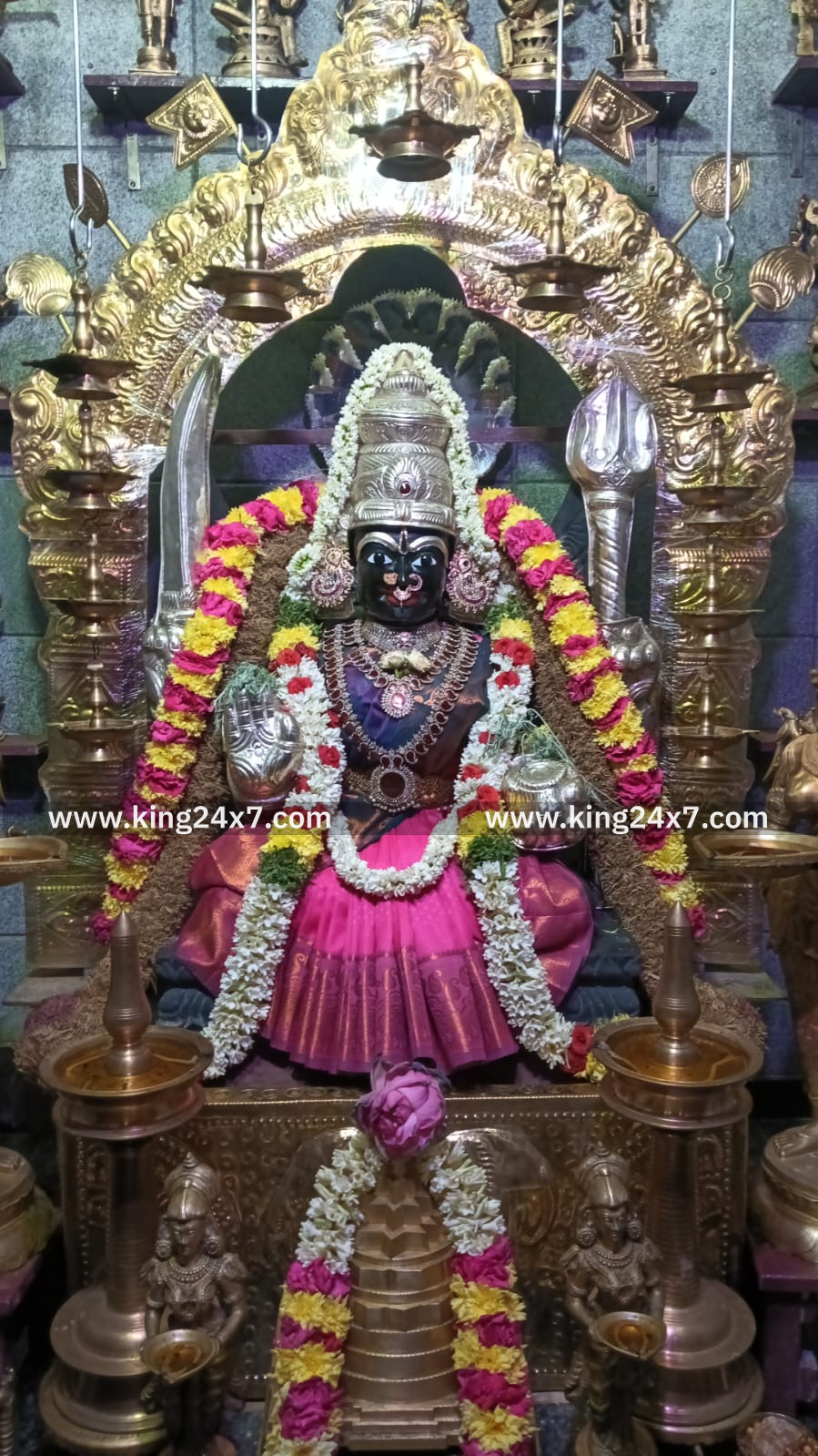 அம்மன் கோவில்களில் சிறப்பு வழிபாடு