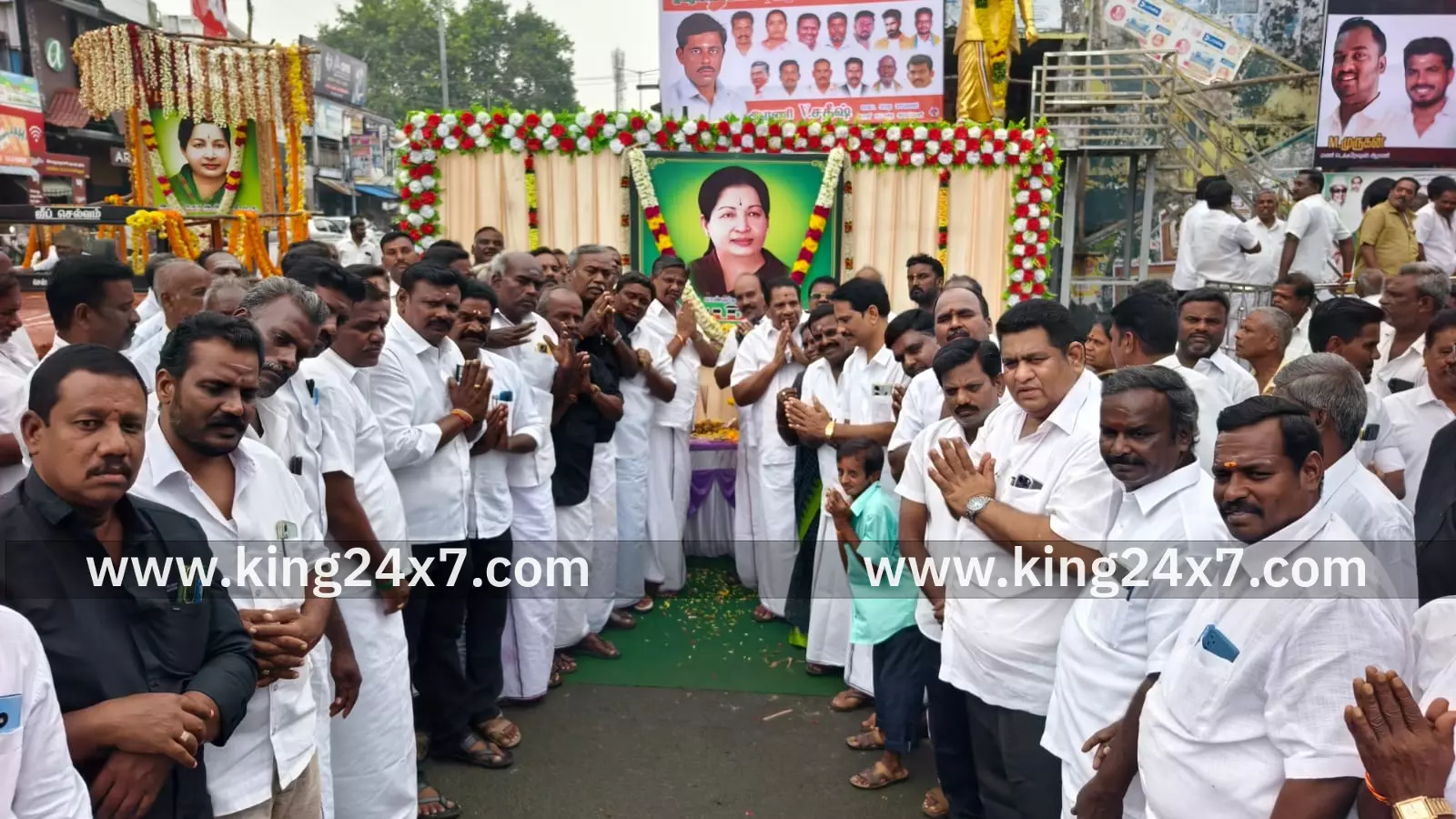 ஆரணியில் முன்னாள் முதல்வர் ஜெயலலிதா நினைவு தினம் முன்னிட்டு அன்னதானம்.\