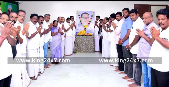 கரூர்-இந்திய அரசியலமைப்பை உருவாக்கி தந்த அண்ணல் அம்பேத்கரின் 70ஆவது நினைவு நாளில் அதிமுகவினர் புகழஞ்சலி. கரூர்-இந்திய அரசியலமைப்பை உருவாக்கி தந்த அண்ணல் அம்பேத்கரின் 70ஆவது நினைவு நாளில் அதிமுகவினர் புகழஞ்சலி.