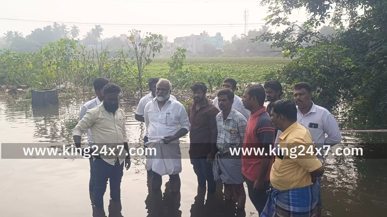 மழை நீருடன் கழிவு நீர் கலந்து சாலையில் தேங்கிய நீரை அப்புறப்படுத்தும் இடத்திற்கு நேரில் சென்று பொன்னேரி சட்டமன்ற உறுப்பினர் துரை சந்திரசேகர் பார்வையிட்டார் மழை நீருடன் கழிவு நீர் கலந்து சாலையில் தேங்கிய நீரை அப்புறப்படுத்தும் இடத்திற்கு நேரில் சென்று பொன்னேரி சட்டமன்ற உறுப்பினர் துரை சந்திரசேகர் பார்வையிட்டார்
