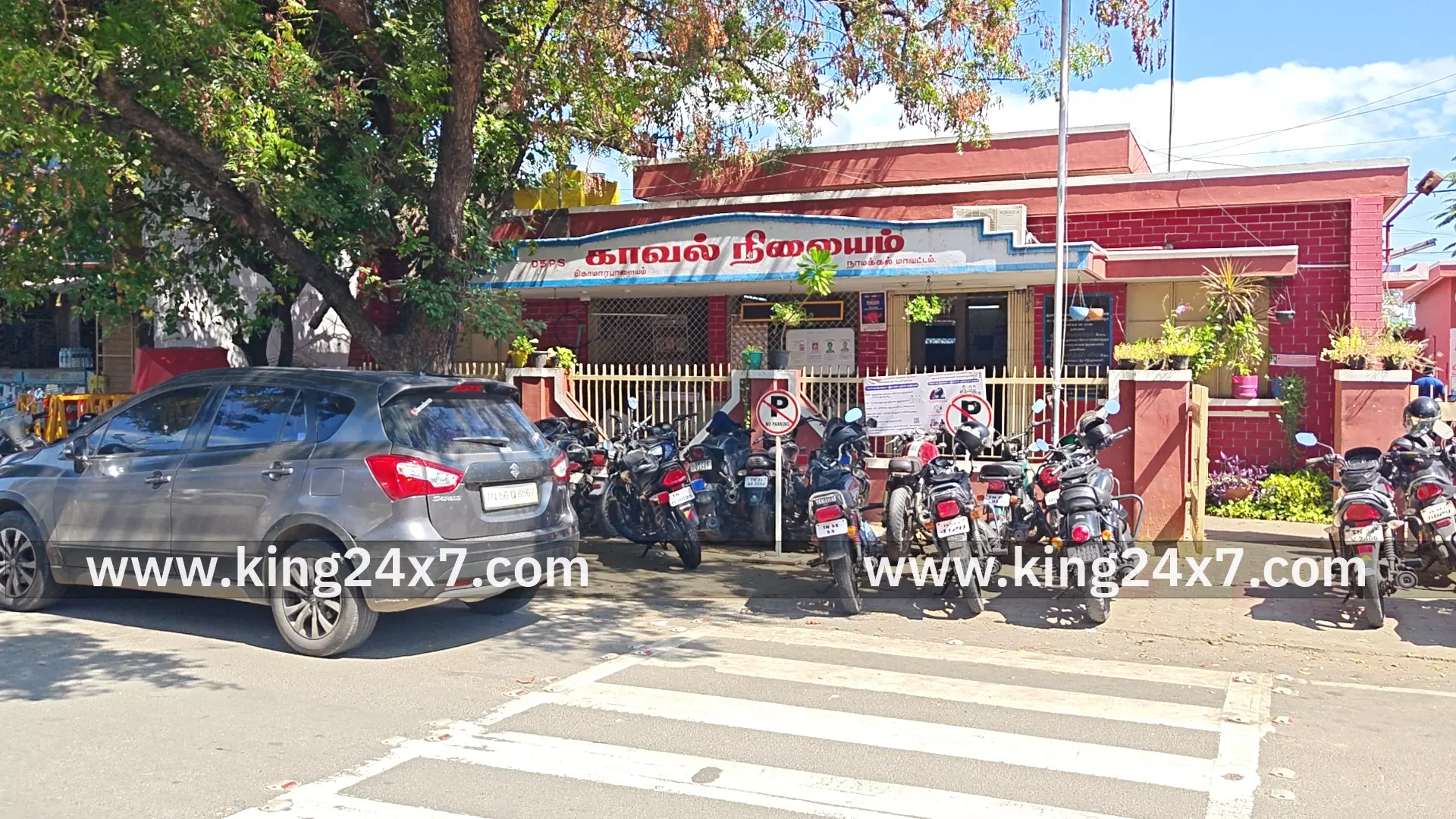 கல்யாண் ஸ்டோர் கேசியர் வீட்டில் திருடிய உடன் பணியாற்றும் பெண் கணினி ஆபரேட்டர் கைது