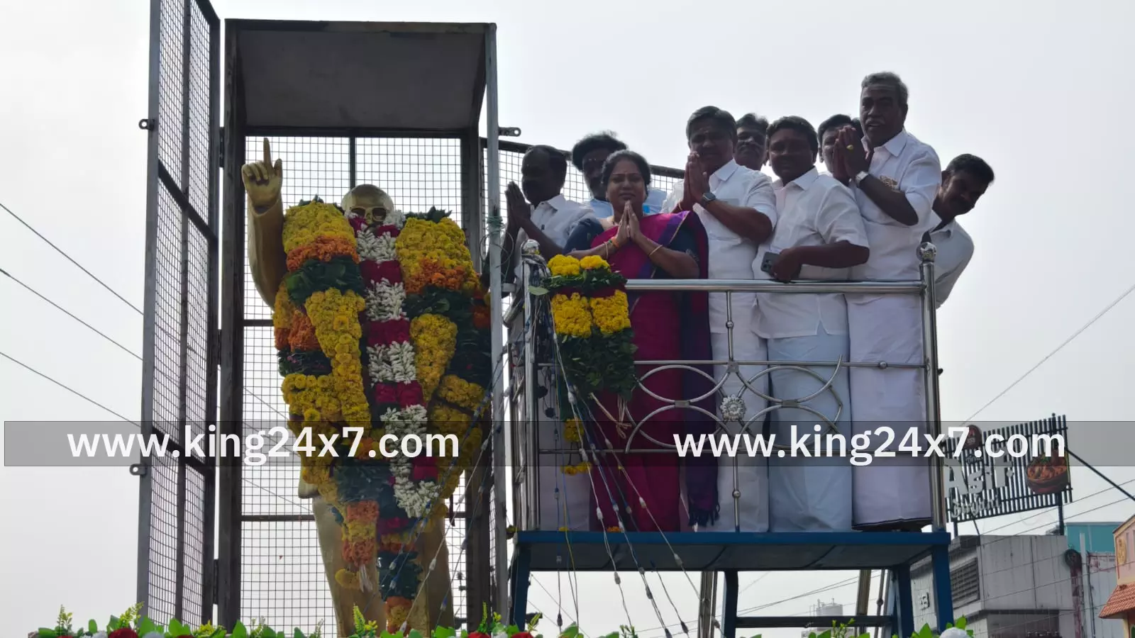 ஆரணியில் அனைத்து கட்சியினர் அம்பேத்கர் சிலை மாலை அணிவித்து அனுசரிப்பு.