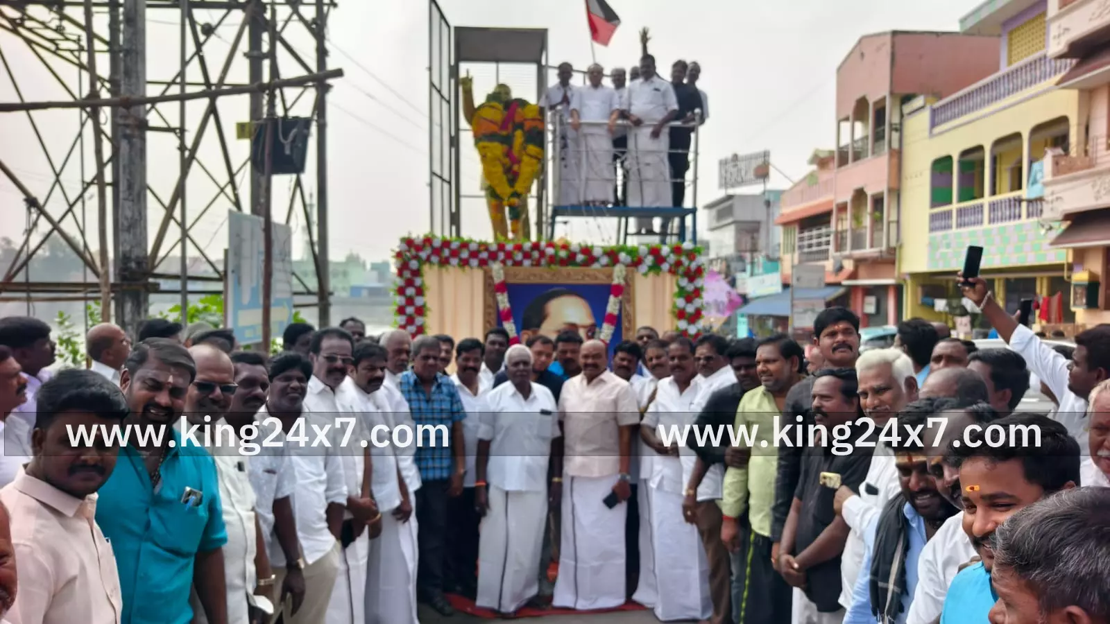 ஆரணியில் அனைத்து கட்சியினர் அம்பேத்கர் சிலை மாலை அணிவித்து அனுசரிப்பு.