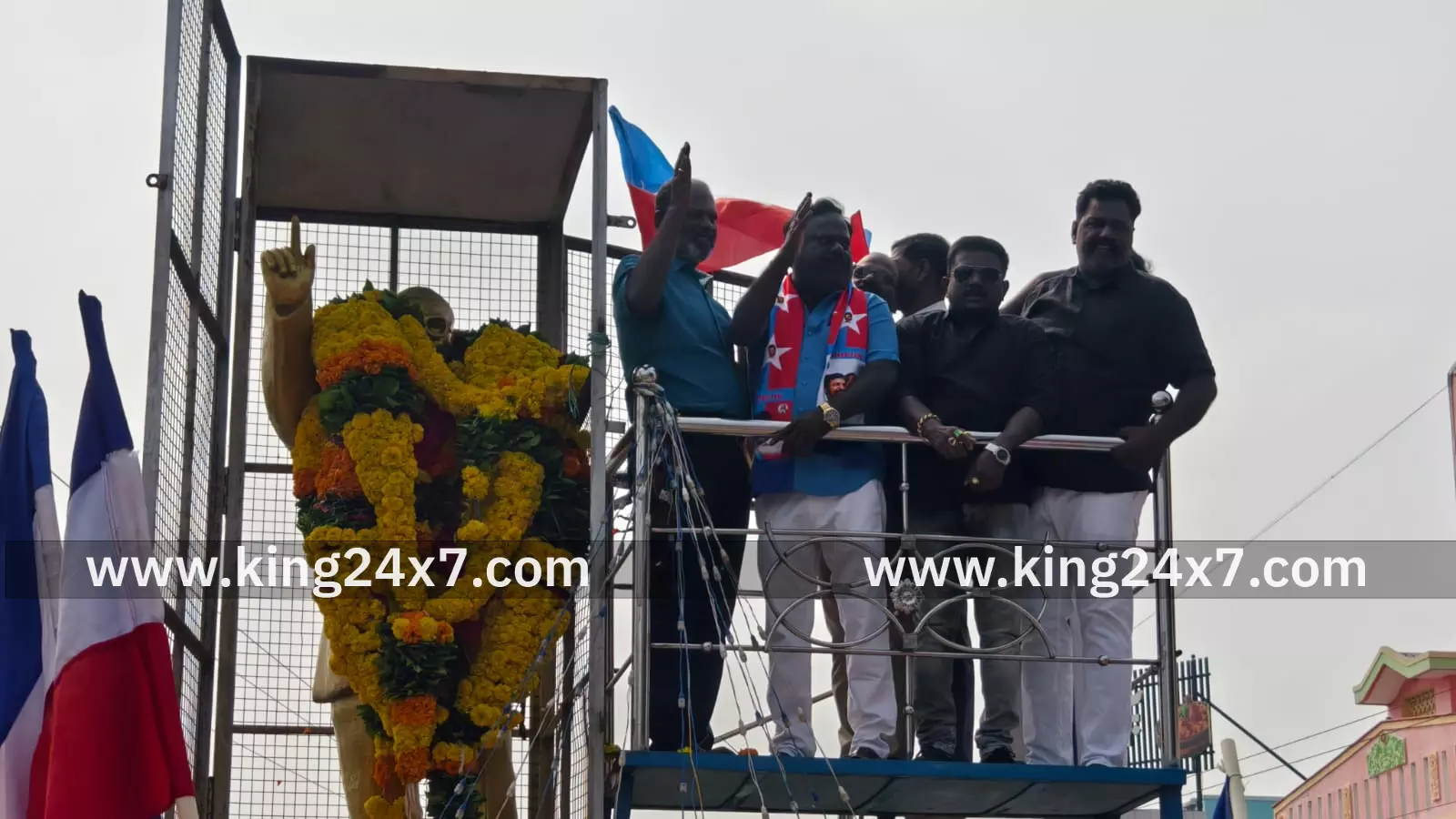 ஆரணியில் அனைத்து கட்சியினர் அம்பேத்கர் சிலை மாலை அணிவித்து அனுசரிப்பு.