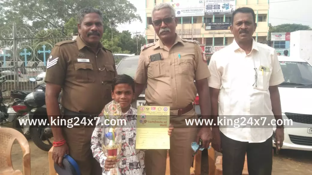 குளித்தலை பகுதி அரசு பள்ளி மாணவன் யோகா பொது பிரிவில் முதலிடம் குளித்தலை பகுதி அரசு பள்ளி மாணவன் யோகா பொது பிரிவில் முதலிடம்