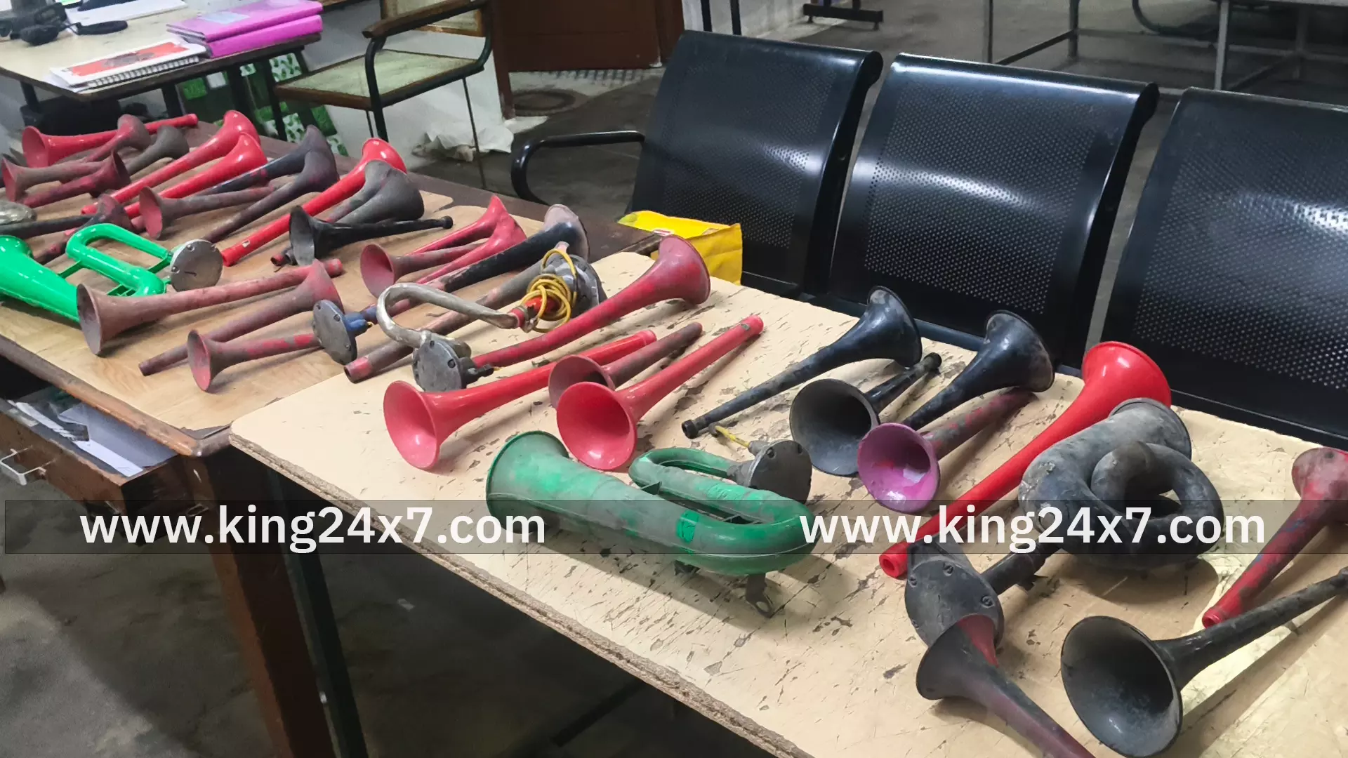 அதிக ஒலி எழுப்பிய ஒலிப்பான்கள் பறிமுதல் அதிக ஒலி எழுப்பிய ஒலிப்பான்கள் பறிமுதல்