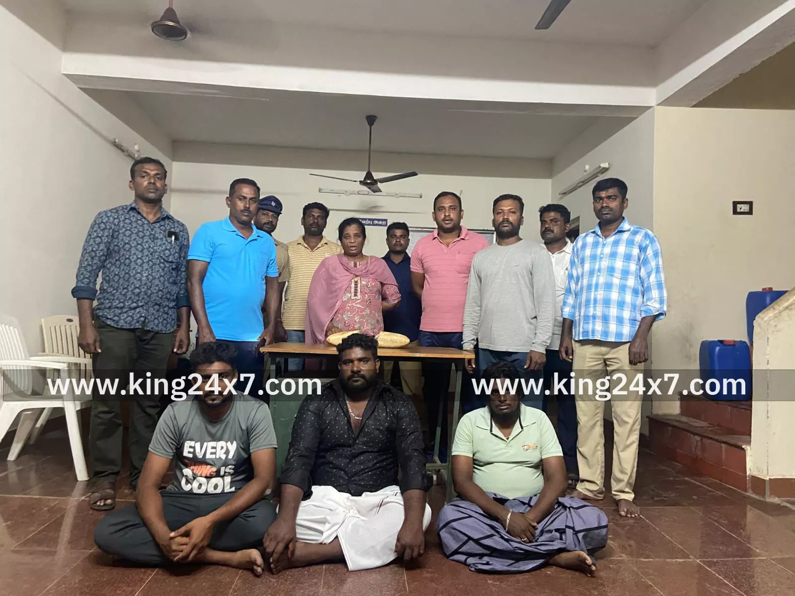 ராமநாதபுரம் அருகே யானை தந்தங்கள் கடத்திய மூன்று பேர் கைது