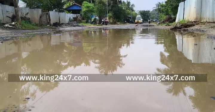 ராமநாதபுரம் மழைநீரால் போக்குவரத்து பாதிப்பு ராமநாதபுரம் மழைநீரால் போக்குவரத்து பாதிப்பு