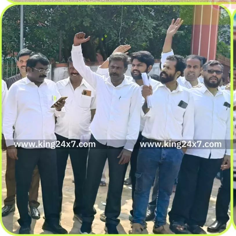 திண்டுக்கல் ஒருங்கிணைந்த நீதிமன்றம் முன்பு ஆர்ப்பாட்டம்