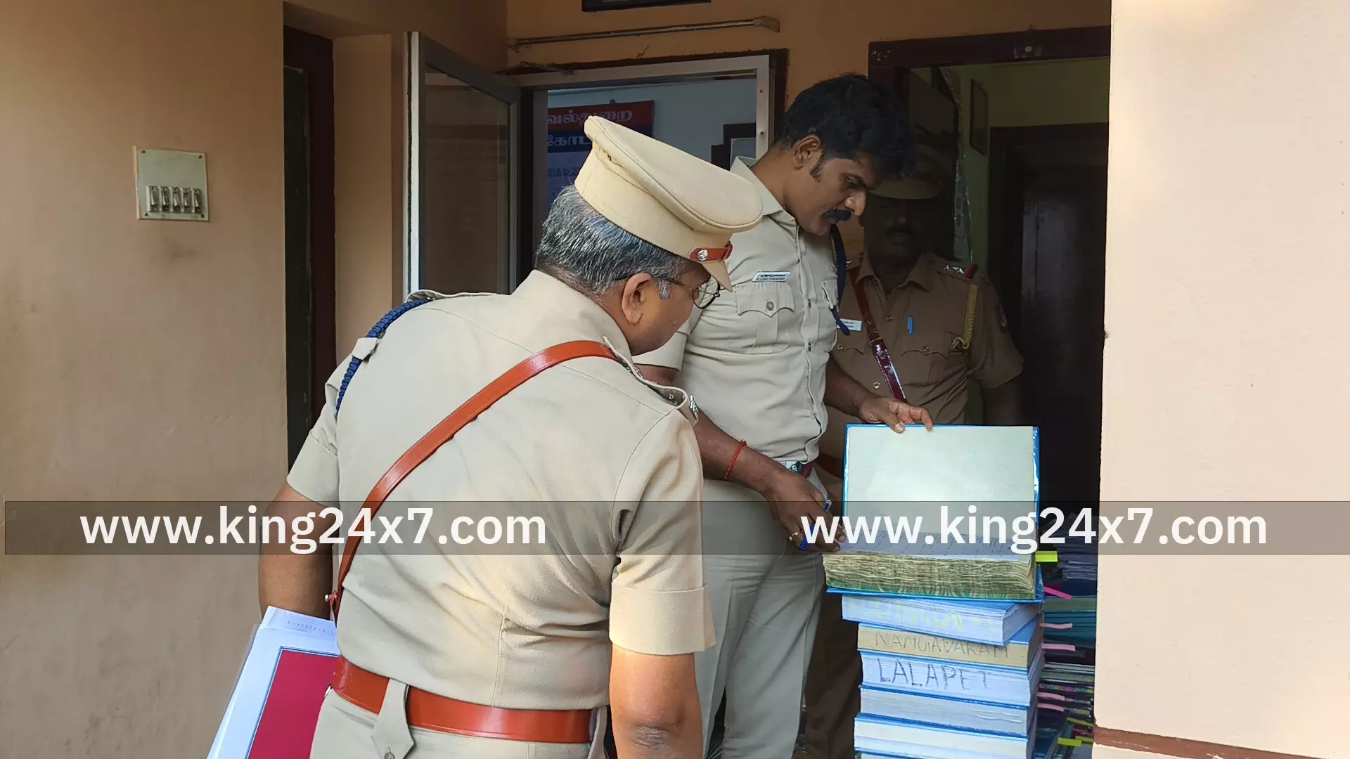 குளித்தலை டிஎஸ்பி அலுவலகத்திற்கு வருடாந்திர ஆய்வு மேற்கொண்ட மாவட்ட எஸ்பி