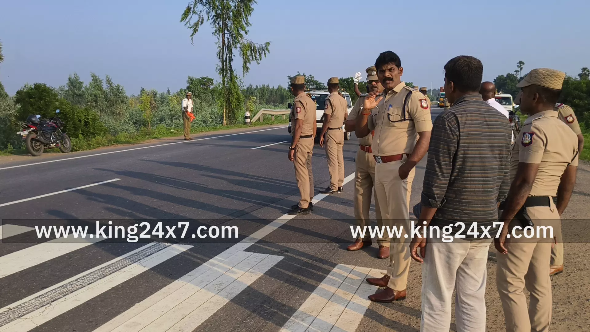 குளித்தலை டிஎஸ்பி அலுவலகத்திற்கு வருடாந்திர ஆய்வு மேற்கொண்ட மாவட்ட எஸ்பி