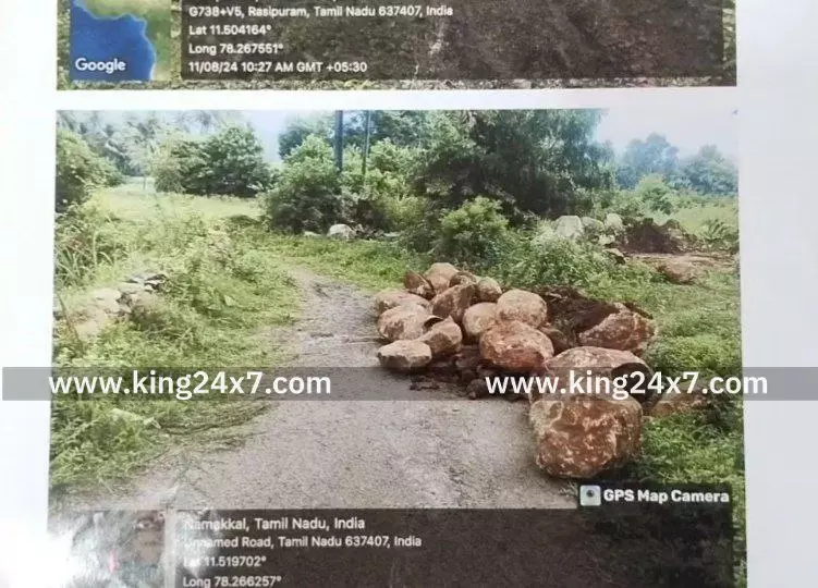 வழிப்பாதை அகற்றக்கோரி ஆட்சியர் அலுவலகத்தில் குடும்ப அட்டை, ஆதார் அட்டை ஒப்படைக்க வந்தவர்கள் திடீரென தர்ணா போராட்டம் நடத்தியதால் பரபரப்பு.