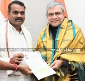 கரூரை மையப்படுத்தி முக்கிய நகரங்களுக்கு ரயில் சேவையை வழங்க மத்திய ரயில்வே அமைச்சரிடம் மனு கரூரை மையப்படுத்தி முக்கிய நகரங்களுக்கு ரயில் சேவையை வழங்க மத்திய ரயில்வே அமைச்சரிடம் மனு