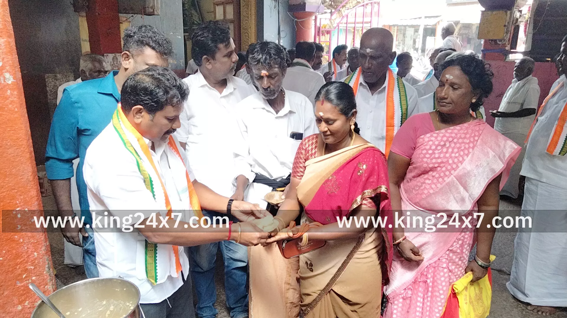 ராமநாதபுரம் அன்னைசோனியா காந்தி பிறந்த நாள் விழா கொண்டாட்டம் நடைபெற்றது ராமநாதபுரம் அன்னைசோனியா காந்தி பிறந்த நாள் விழா கொண்டாட்டம் நடைபெற்றது