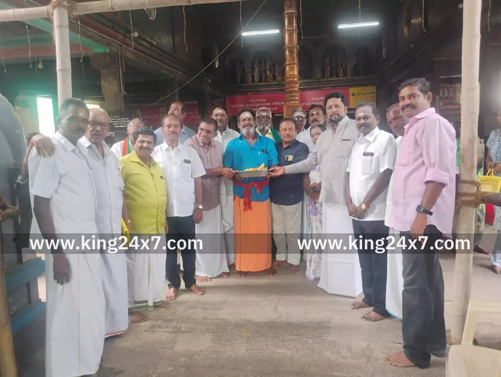 காங்கிரஸ் கட்சியினர் வழிபாடு காங்கிரஸ் கட்சியினர் வழிபாடு