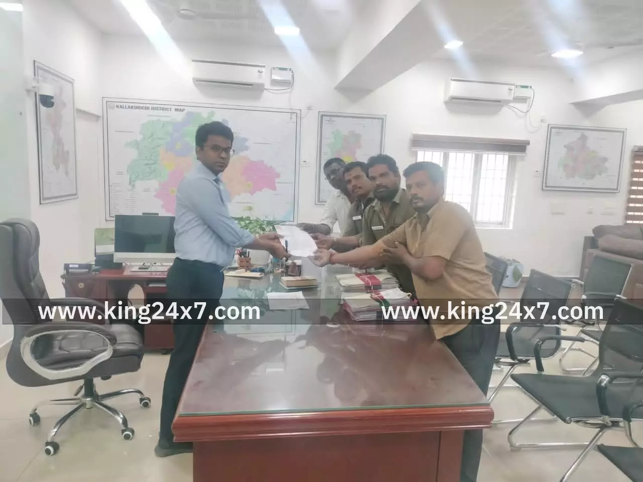 கள்ளக்குறிச்சி: நகரத்தில் மினி பேருந்துக்கு தடை கோரி மனு. கள்ளக்குறிச்சி: நகரத்தில் மினி பேருந்துக்கு தடை கோரி மனு.