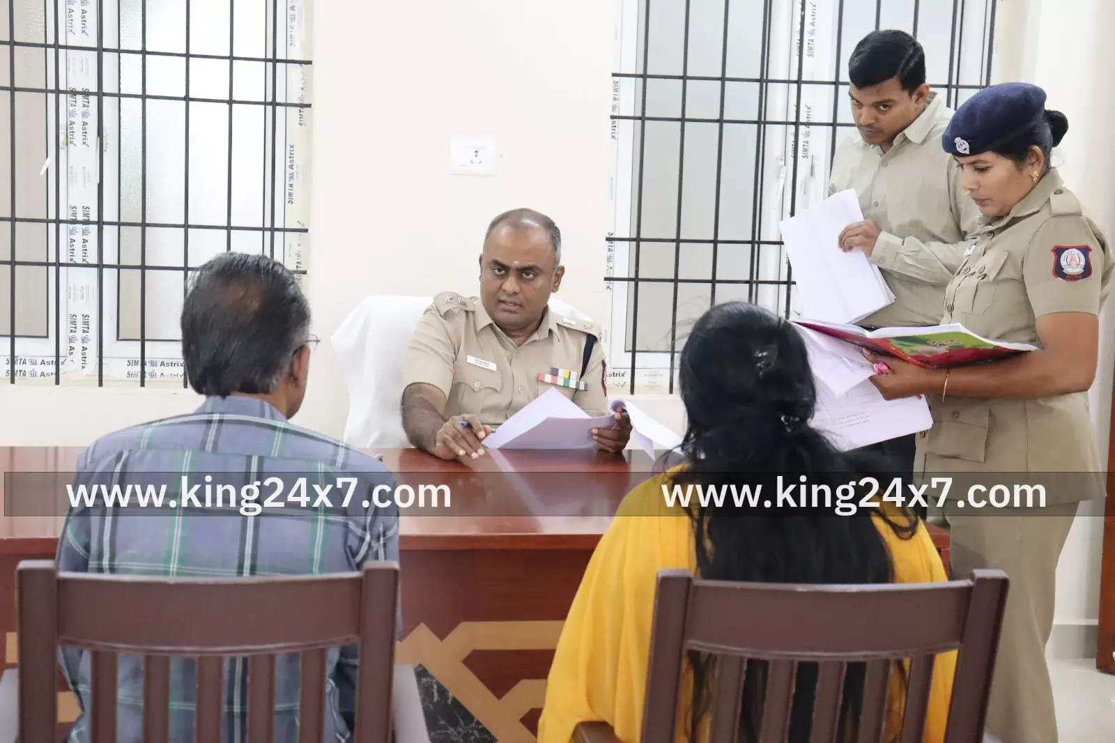 தென்காசி எஸ்பி அரவிந்த் பொதுமக்களிடம் குறைகளை கேட்டறிந்தார் தென்காசி எஸ்பி அரவிந்த் பொதுமக்களிடம் குறைகளை கேட்டறிந்தார்