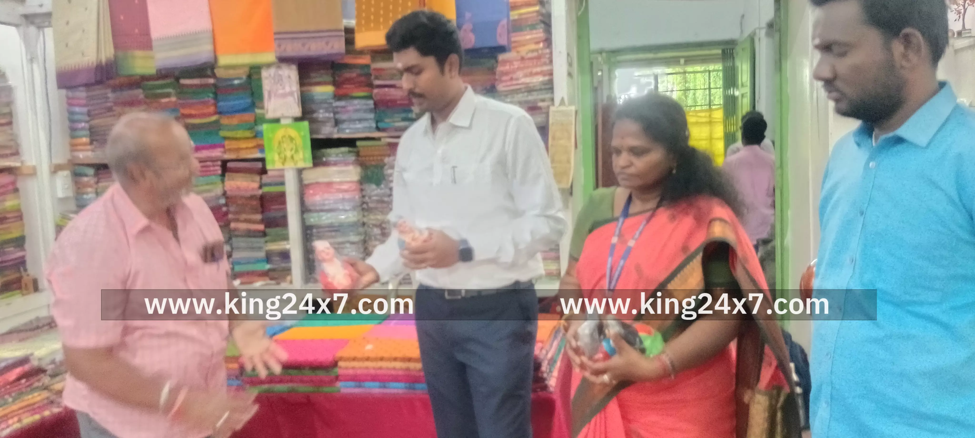 தஞ்சாவூரில் கைவினைப் பொருட்கள் செயல்முறை விளக்க பயிற்சி தஞ்சாவூரில் கைவினைப் பொருட்கள் செயல்முறை விளக்க பயிற்சி