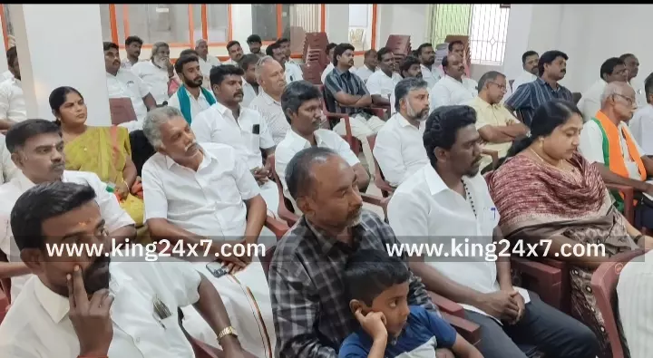 ஜாதி மத பேதமற்ற ஆட்சி அமைப்போம் என உறுதிமொழி ஏற்றவர்கள்,நீதிபதி மீது ஜாதியை திணிப்பது எப்படி ஏற்றுக் கொள்ள முடியும்? முன்னாள் எம்பி ராமலிங்கம் கரூரில் கேள்வி.