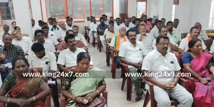 ஜாதி மத பேதமற்ற ஆட்சி அமைப்போம் என உறுதிமொழி ஏற்றவர்கள்,நீதிபதி மீது ஜாதியை திணிப்பது எப்படி ஏற்றுக் கொள்ள முடியும்? முன்னாள் எம்பி ராமலிங்கம் கரூரில் கேள்வி.