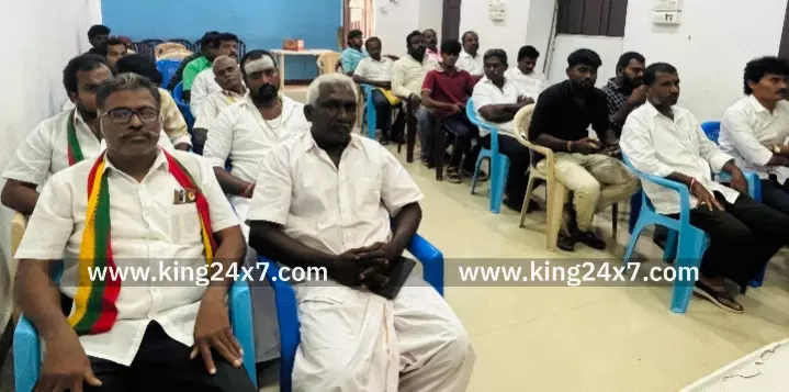 கரூரில் தமிழக வாழ்வுரிமைக் கட்சியின் வளர்ச்சி குறித்து ஊடகப் பிரிவு சார்பில் ஆலோசனைக் கூட்டம் நடைபெற்றது.