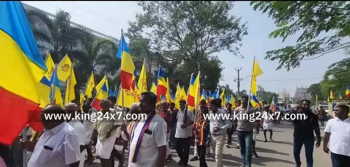 வன்னியர்களுக்கு 10.5 சதவீத இட ஒதுக்கீட்டு சட்டத்தை நடைமுறைப்படுத்த வேண்டி பாட்டாளி மக்கள் கட்சி சார்பில் கரூரில் கண்டன ஆர்ப்பாட்டம் நடைபெற்றது