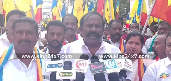 வன்னியர்களுக்கு 10.5 சதவீத இட ஒதுக்கீட்டு சட்டத்தை நடைமுறைப்படுத்த வேண்டி பாட்டாளி மக்கள் கட்சி சார்பில் கரூரில் கண்டன ஆர்ப்பாட்டம் நடைபெற்றது